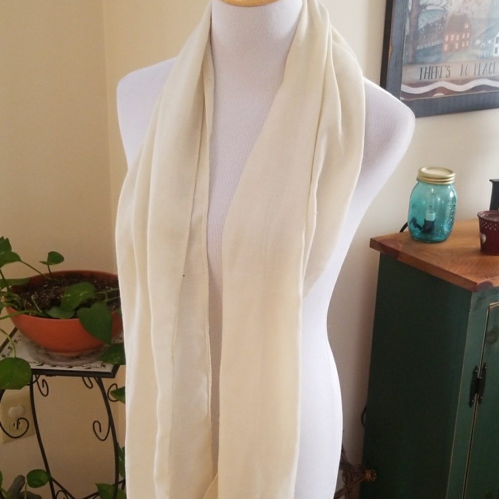 CREAM ๐ SCARF - Picture 3 of 6